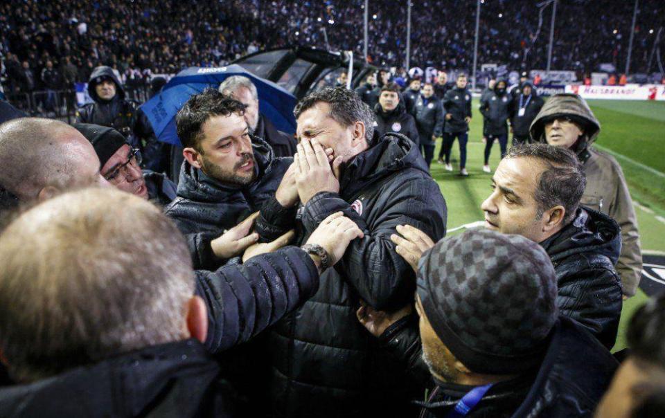 Bạo loạn lại xảy ra ở Hy Lạp, Olympiakos thiệt "tướng"