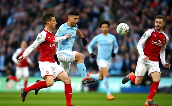 Hủy diệt Arsenal, Pep Guardiola có danh hiệu đầu tiên ở Anh