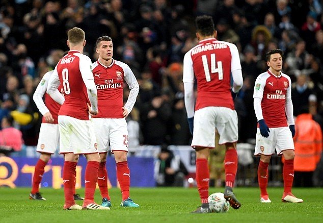 Nhìn thống kê hãi hùng, CĐV Arsenal càng cám cảnh