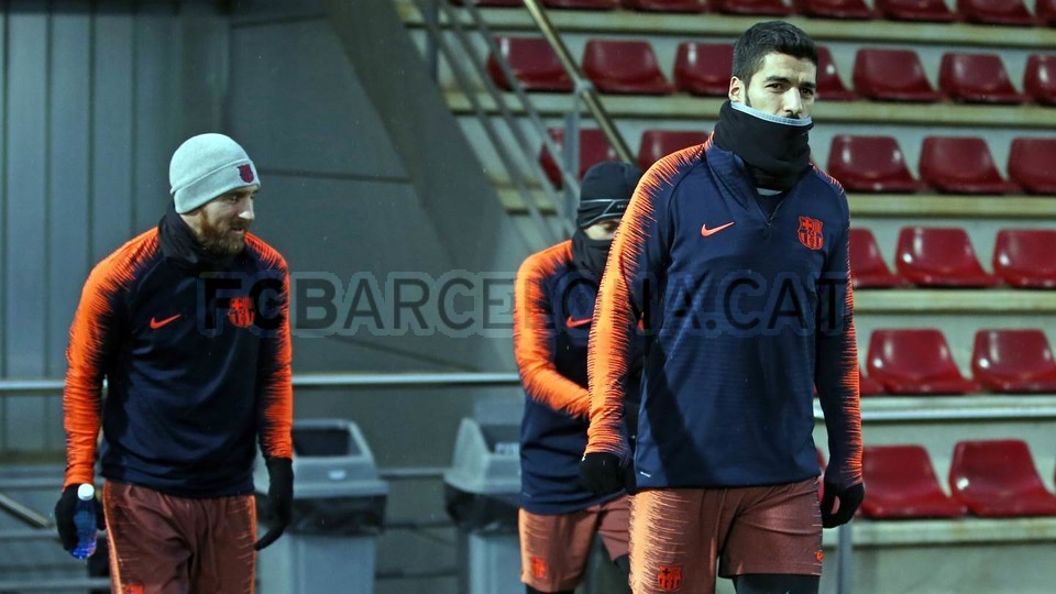 Ảnh bài viết Real bại trận, dàn sao Barca rộn ràng trên sân tập