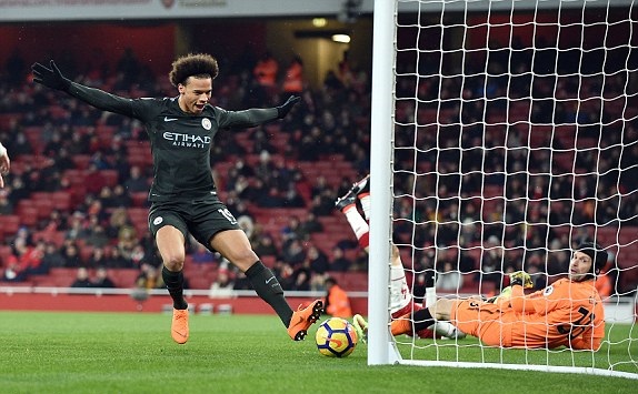 CĐV Arsenal thức trắng đêm để xem "phim kinh dị" trước Man City