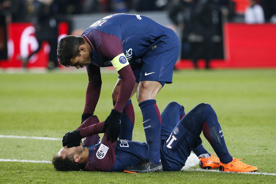 Neymar, Messi và những sao từng ‘gặp hạn’ với xương bàn chân