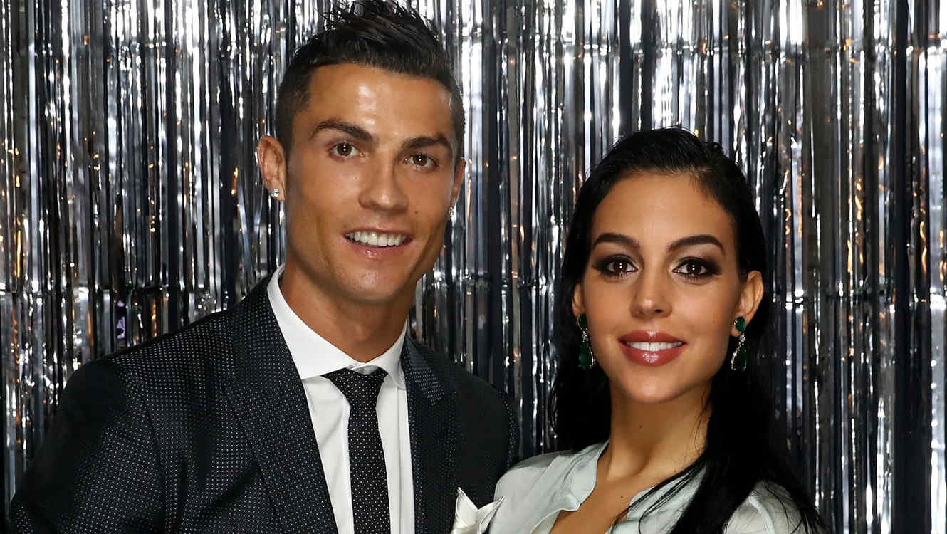 Bạn gái Ronaldo quyết tâm học làm giàu