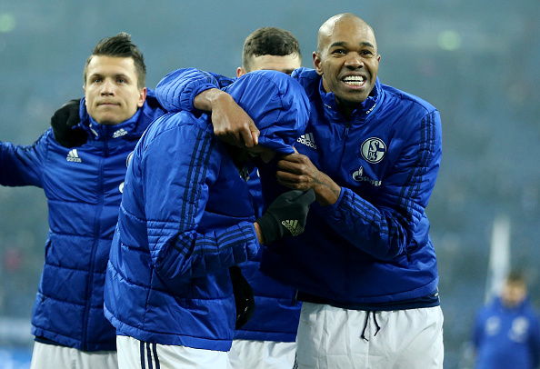 Juventus giúp Schalke chiếm ngôi Dortmund