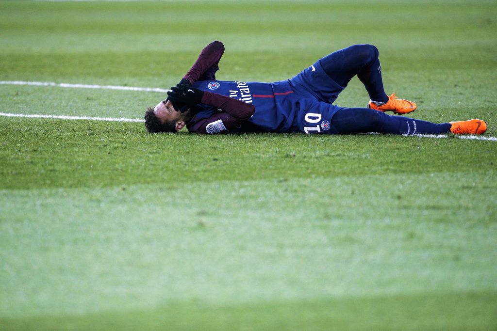 NÓNG: Neymar xong ca mổ, ấn định ngày trở lại