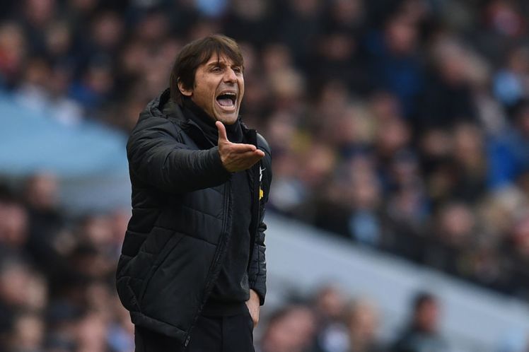 Thua Man City, HLV Conte điên tiết mắng cả Neville lẫn Redknapp