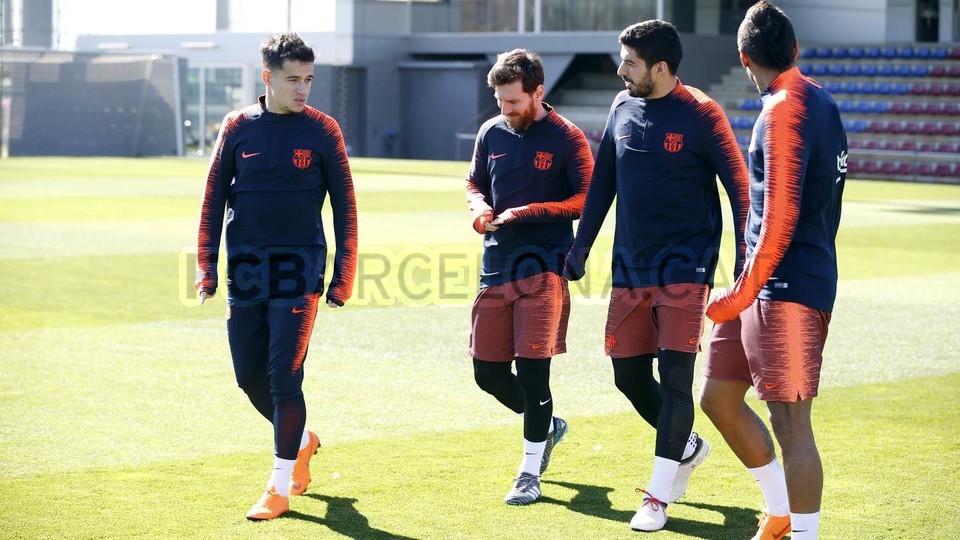 Ảnh bài viết Barcelona tập nhẹ, chờ tái đấu Chelsea