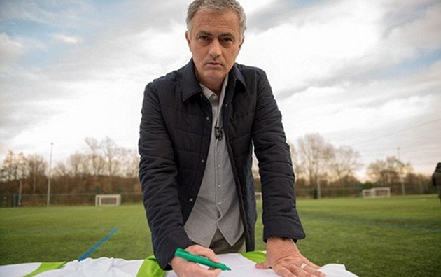 Mourinho kiếm bộn tiền nhờ… làm thêm mùa World Cup
