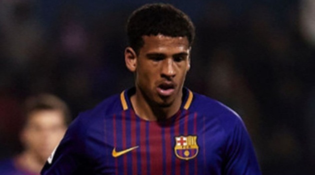 Barca ra mắt cầu thủ người Anh đầu tiên sau 29 năm