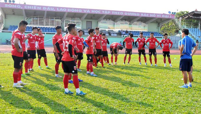 CLB Long An ráo riết tập luyện chờ ngày khởi tranh giải Hạng Nhất 2018