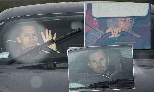 Ảnh bài viết Đại chiến Liverpool cận kề, dàn sao Man Utd hối hả tới sân tập mặc giá rét