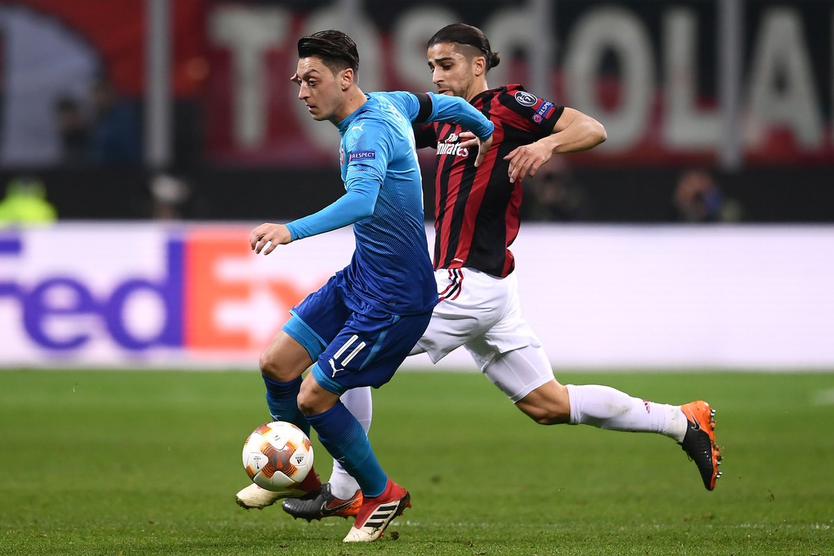 Mesut Ozil vẽ nên khoảnh khắc tuyệt vời cho Arsenal
