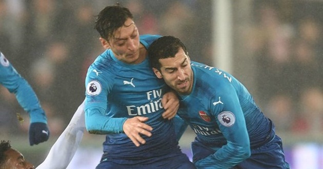 Mkhitaryan tự hào khi được chơi cùng Oezil