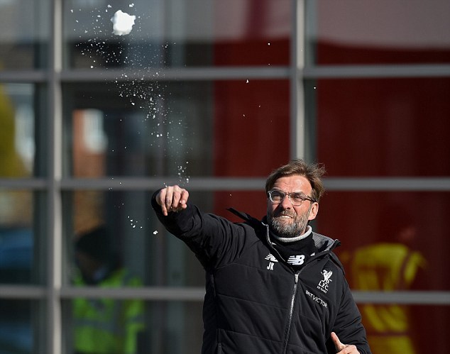 Ảnh bài viết Ném tuyết thư giãn, Liverpool sẵn sàng đả bại Man Utd