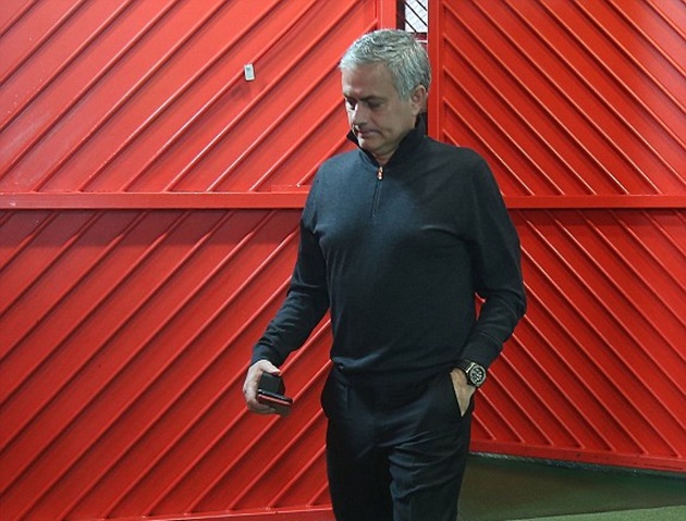 Ảnh bài viết Pogba chấn thương, Mourinho âu sầu tiến vào sân Old Trafford