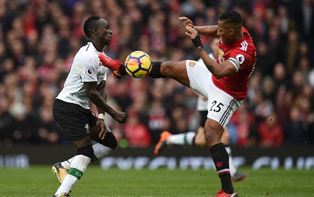 Ảnh bài viết Có đến hai thẻ đỏ cần phải rút ra trong trận derby nước Anh