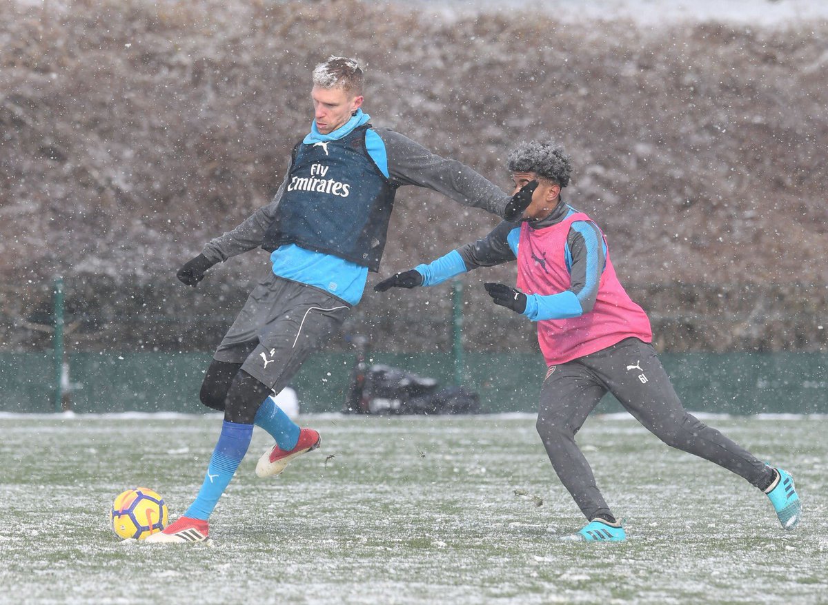 Đối thoại Per Mertesacker: Từng muốn đầu hàng, ói mửa vì áp lực