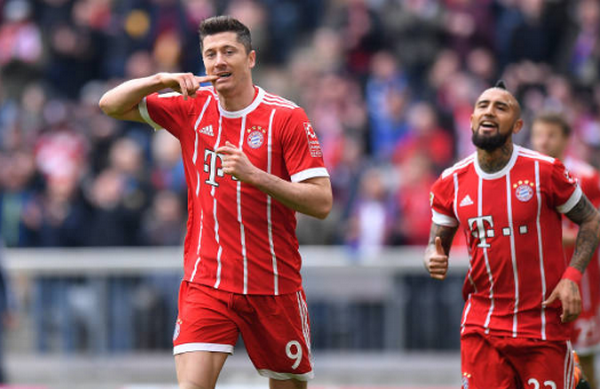 Sau vòng 26 Bundesliga: Siêu Lewy đưa Hùm xám gần chức vô địch
