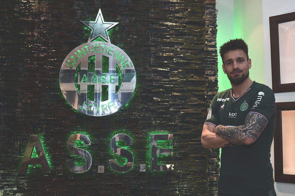 Rời Arsenal, Debuchy hồi sinh đáng kinh ngạc