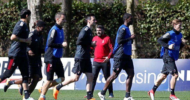 Ảnh bài viết Gattuso đốc thúc AC Milan tập luyện, quyết ngược dòng trước Arsenal