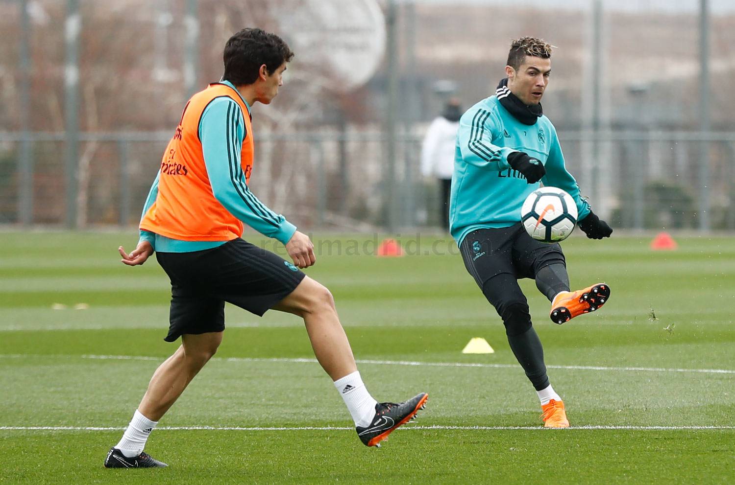 Ảnh bài viết Hùng hục trên sân tập Real, Ronaldo tăng tốc mạnh mẽ