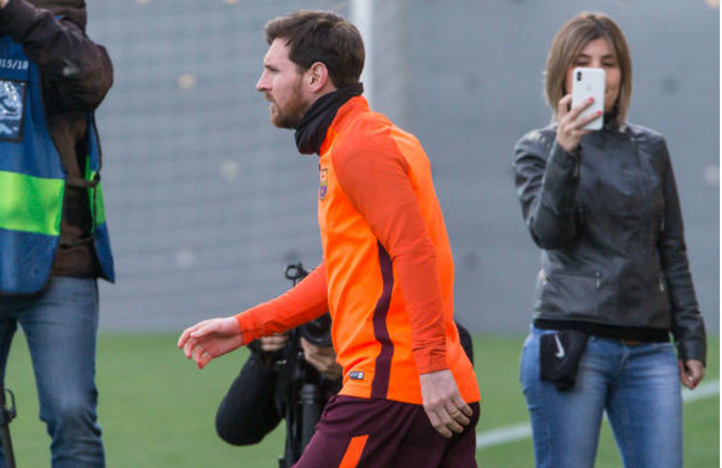 Messi trở lại, sẵn sàng cùng Barcelona tiếp đón Chelsea