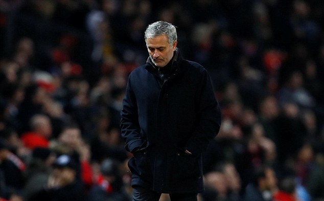 Quan điểm chuyên gia: Man Utd thua vì Mourinho dùng Sanchez