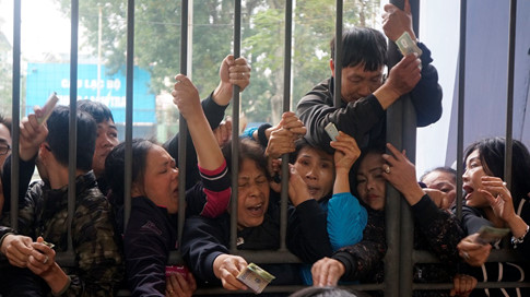 Ảnh bài viết Chen nhau mua vé xem trận Hải Phòng - HAGL