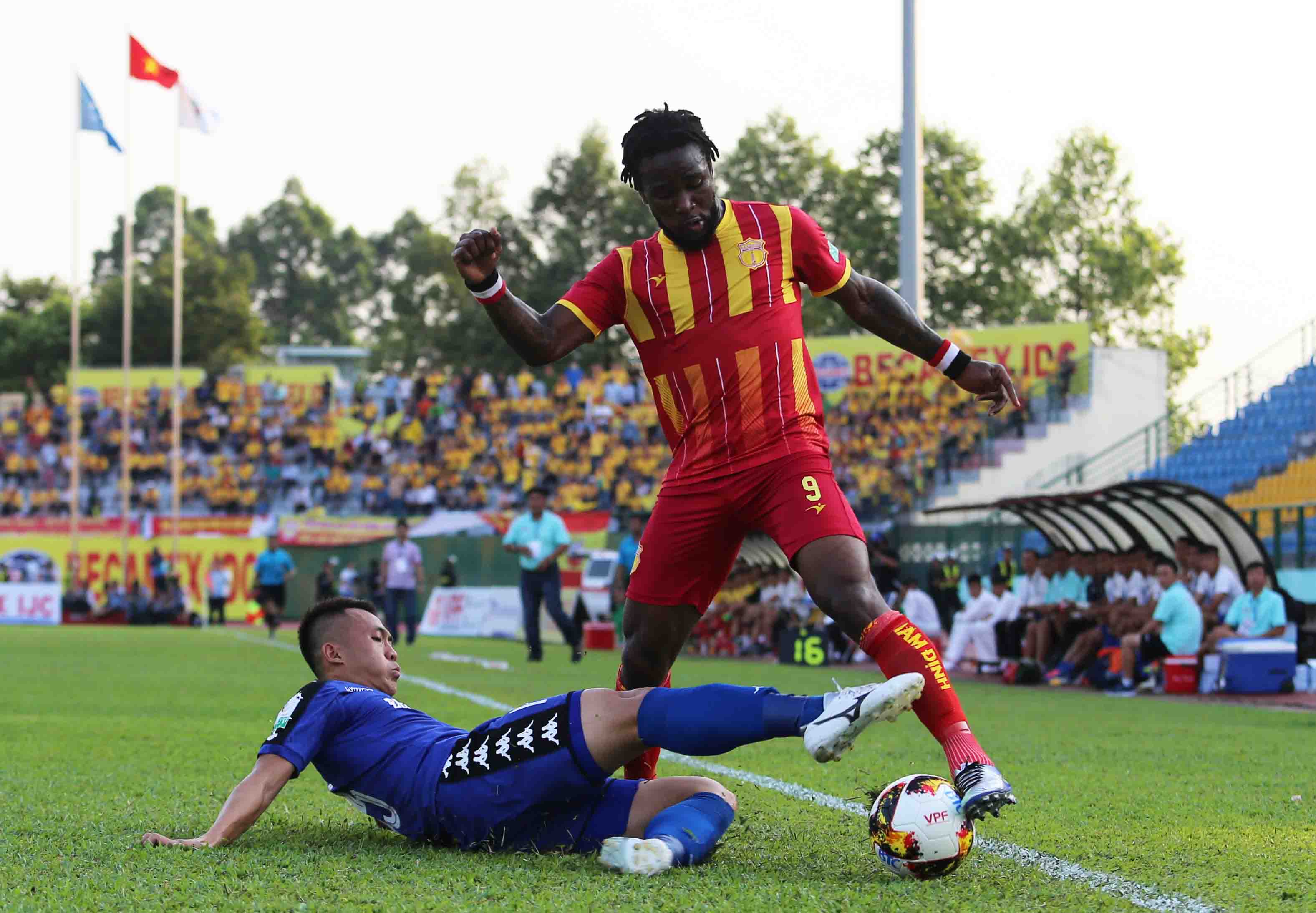 Ảnh bài viết Nghẹt thở vượt qua Nam Định, B.Bình Dương lên đỉnh V-League 2018