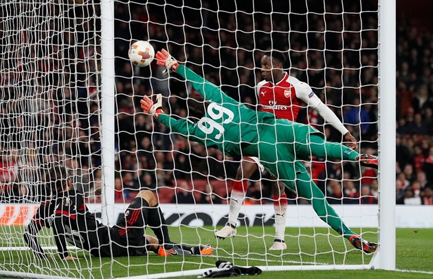 Thần tài Welbeck tỏa sáng, Arsenal chật vật vượt ải AC Milan