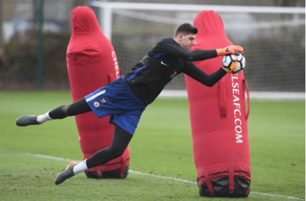 Ảnh bài viết Thibaut Courtois vùi đầu vào tập luyện để chữa thẹn sau hai lần bị "xỏ kim"