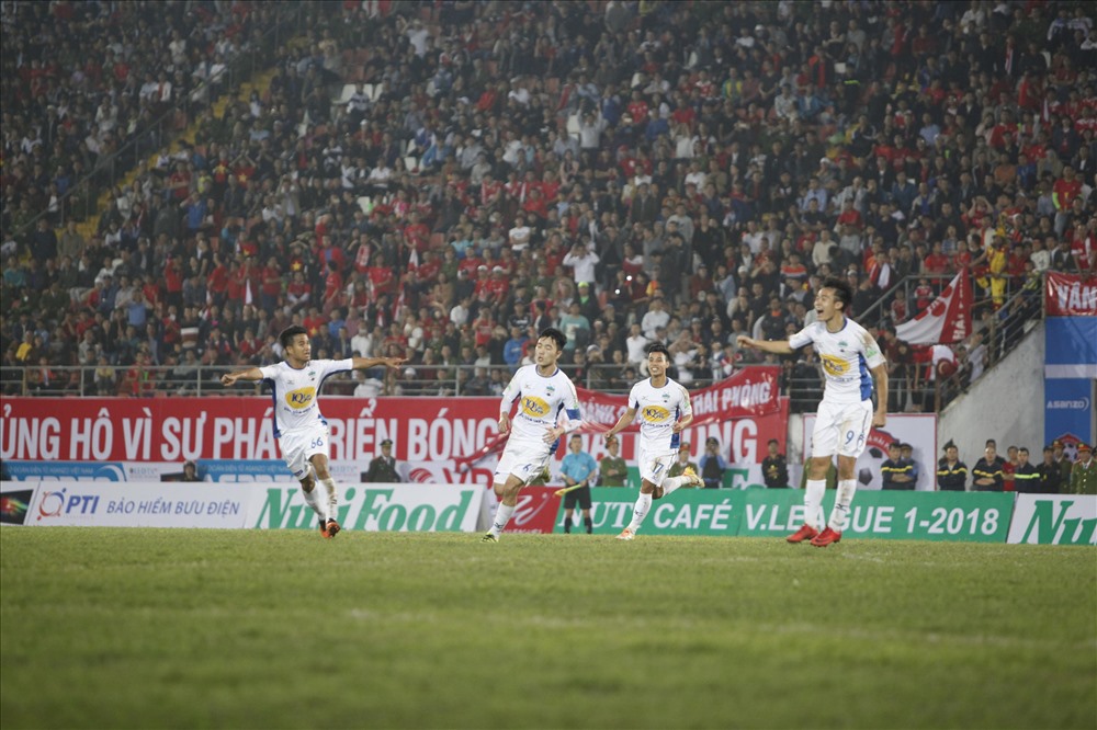 Ảnh bài viết Sức nóng trên khán đài tiếp tục lan tỏa ở vòng hai V-League