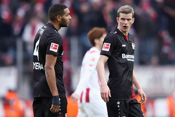 Thua sốc đội bét bảng, Leverkusen bị đá khỏi top 4