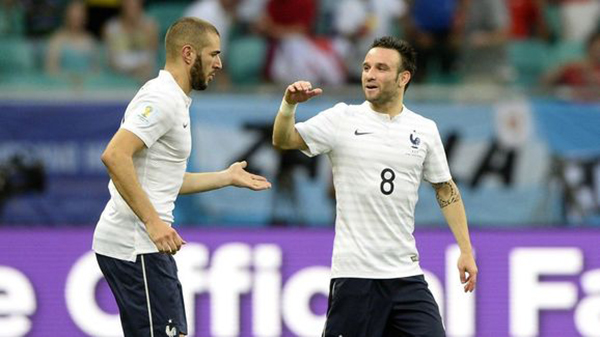 Valbuena tha thứ, nhưng Benzema vẫn cứng đầu