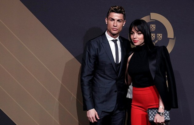 Ảnh bài viết Cristiano Ronaldo hỏi ý Scolari, muốn kết thúc sự nghiệp ở Trung Quốc