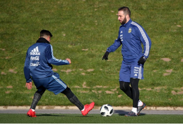 Ảnh bài viết Higuain luyện tập hăng say, chờ ngày phá lưới Buffon