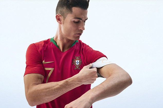 Ra mắt bộ cánh mới, Ronaldo quyết đưa BĐN lên đỉnh thế giới