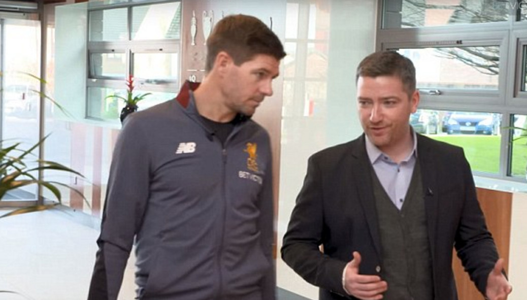 Gerrard đảm nhận vai trò dẫn tour tham quan Melwood 