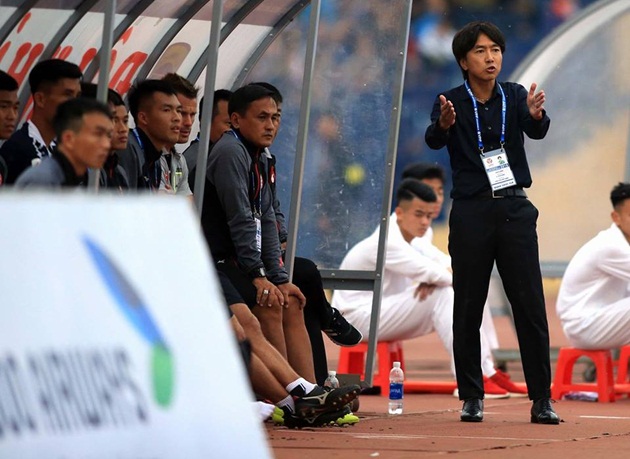 Ảnh bài viết Đi một "nốt nhạc", ông Miura đã ngồi trên lửa