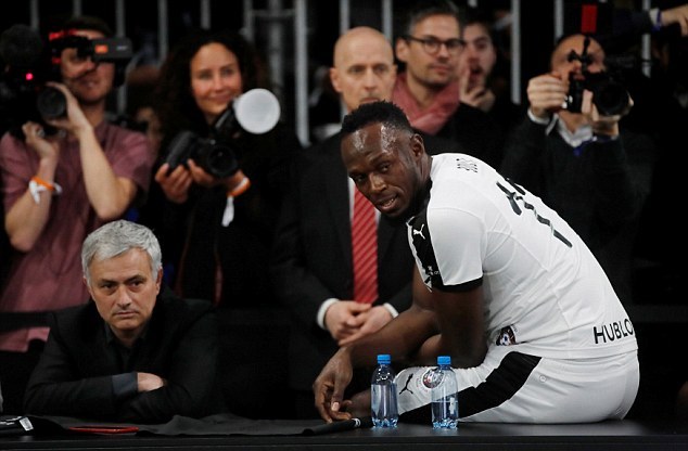 Mourinho dẫn dắt Usain Bolt đánh bại đội bóng của Maradona