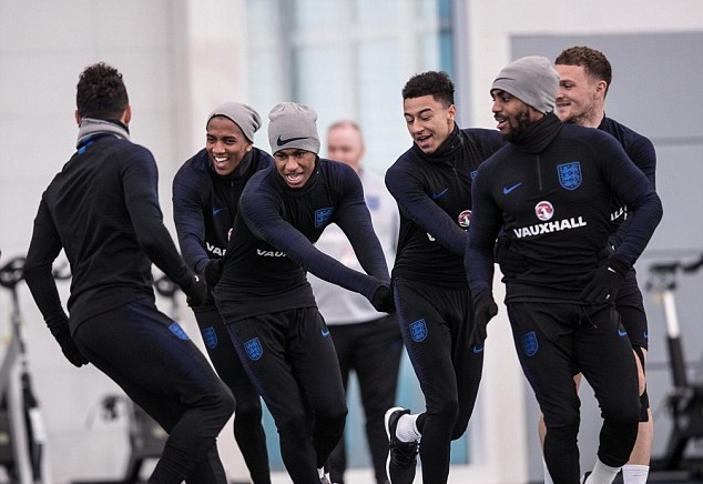 Ảnh bài viết Rashford & Lingard 'song kiếm' đại náo buổi tập tuyển Anh