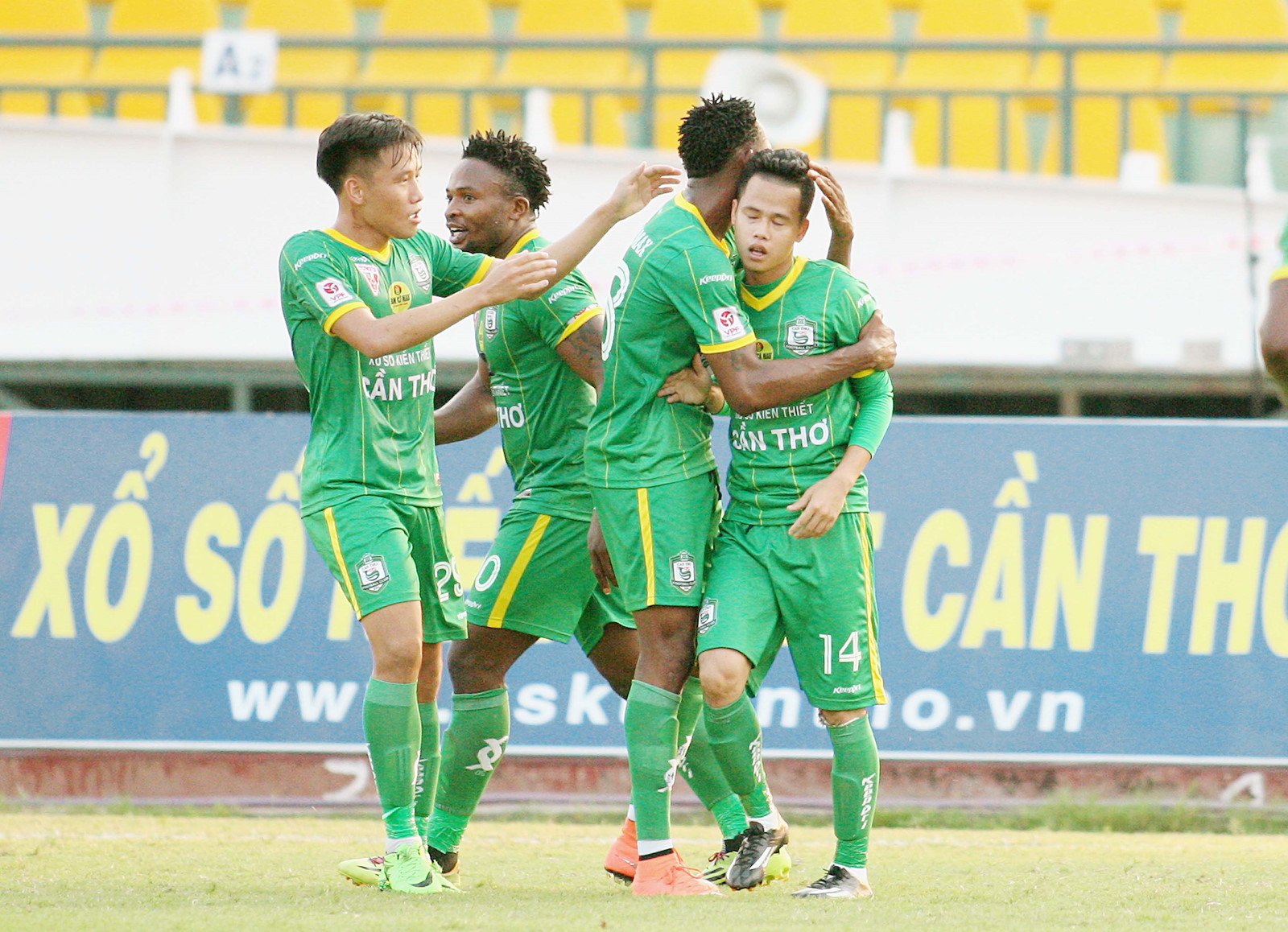 XSKT Cần Thơ 2-1 Becamex Bình Dương (Vòng 3 V-League 2018)