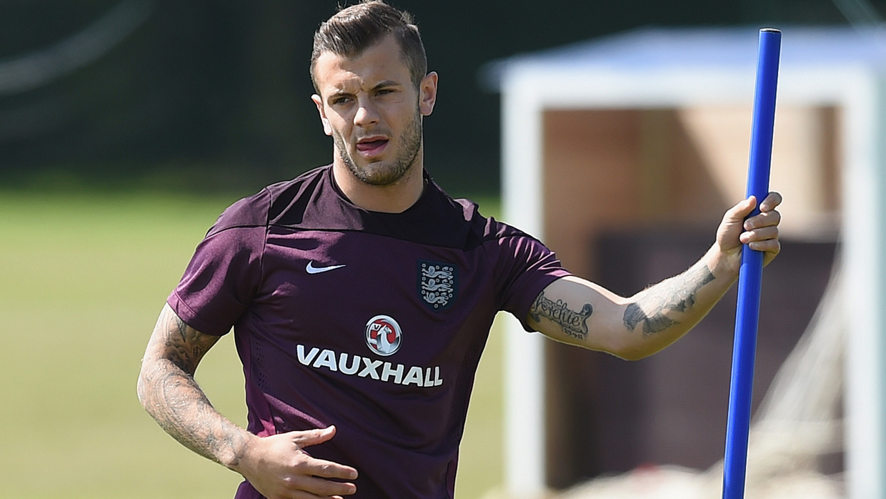 Bất ngờ chấn thương, Wilshere lỡ trận đấu với Hà Lan