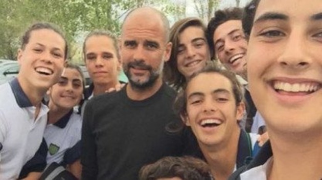 Ảnh bài viết Pep Guardiola 'tôn sư trọng đạo', đến thăm bậc thầy HLV