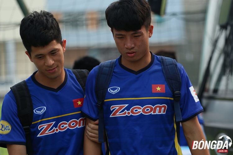 Ảnh bài viết Quang Hải vắng mặt, Đình Trọng "tình tứ" với Tiến Dũng trong ngày đầu tập trung 