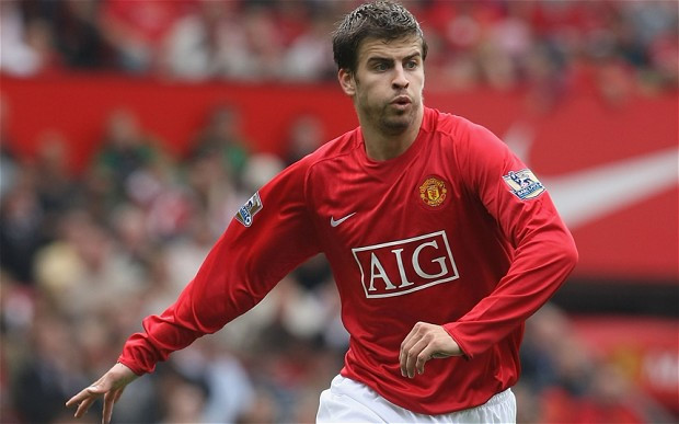 Sai lầm nhớ đời khiến Pique khăn gói rời Man Utd