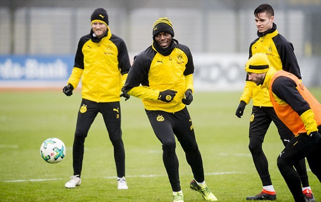 Usain Bolt ra sức tập luyện cùng Dortmund vì giấc mơ bóng đá