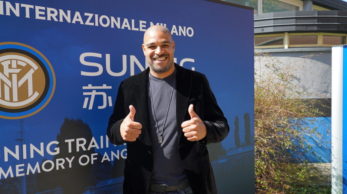 'Hoàng đế' Adriano tới tận sân tập để tiếp sức Inter vượt qua khủng hoảng