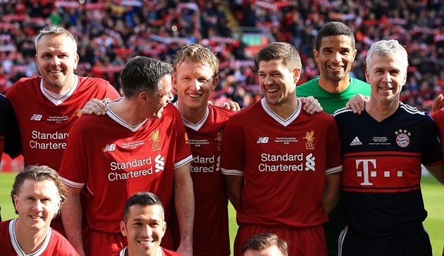 Ảnh bài viết Carragher tái xuất, huyền thoại Liverpool hòa Bayern 5-5