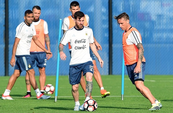 HLV Sampaoli: “Sẽ không ai đạt đến đẳng cấp của Messi”